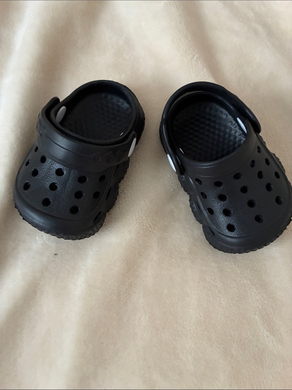 Kids croc style sandels